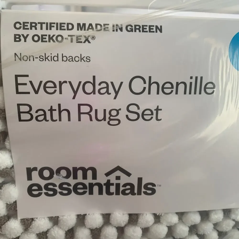 Room Essentials (2) Pack Everyday Chenille Bathmat Set 17in x 24in White
